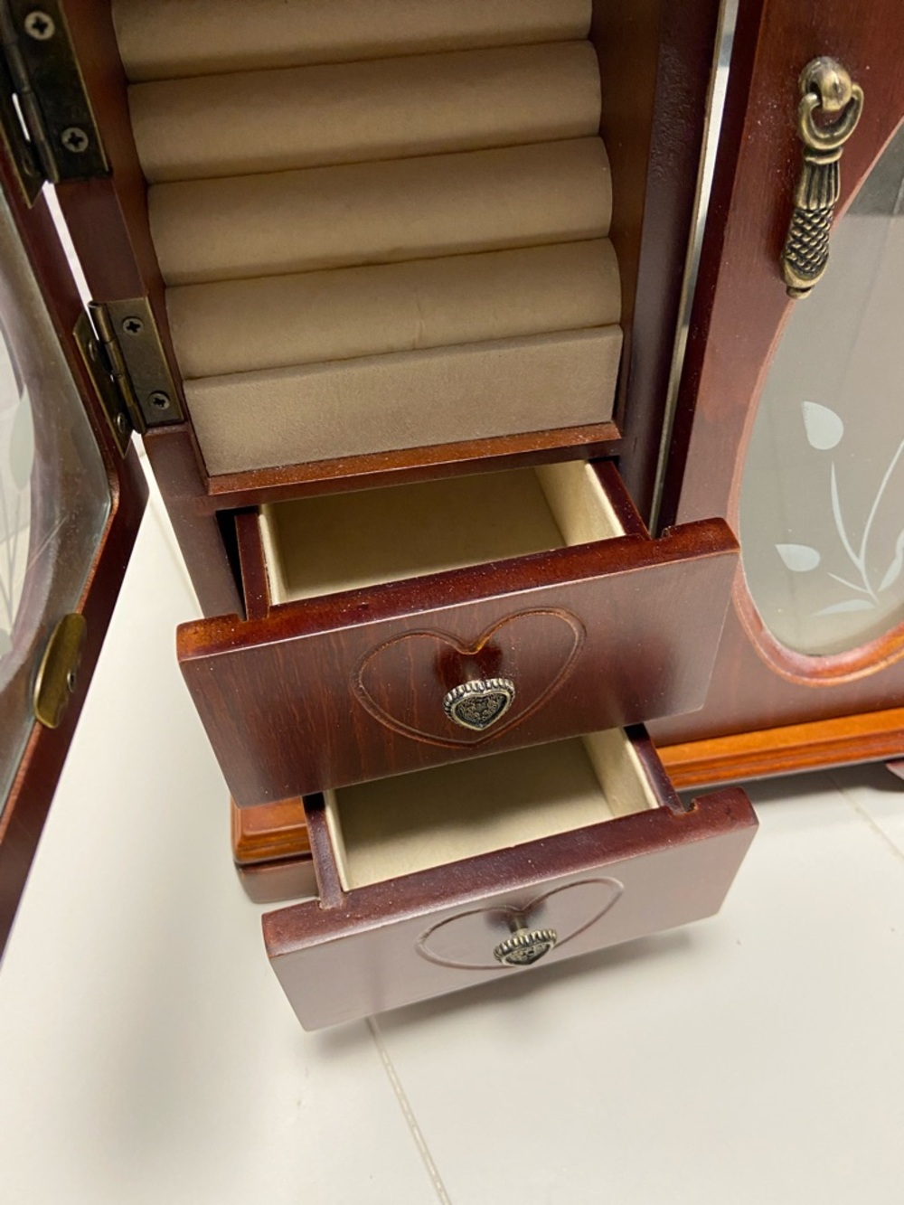 Vintage wooden Jewelry Box 80’s 90’s organizer with etched floral glass doors - Picture 8 of 10